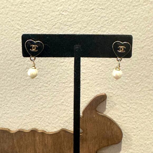 Chanel Vintage Black Heart and Faux Pearl Dangle Pierced Earrings 04A Authentic - Picture 1 of 7